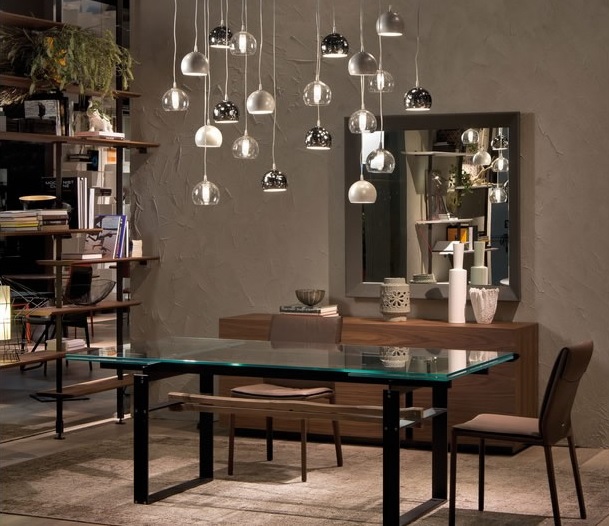 Lampada Eclipse di Cattelan Italia inserita all'interno di un'area living