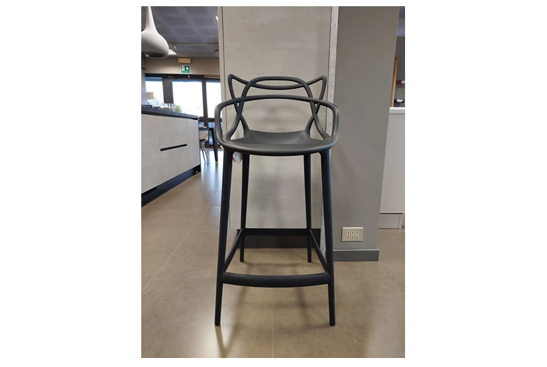 sedia masters stool progettata dal designer Philippe Starck della marca Kartell colore nero acquistabile presso Bassi Design a Piacenza