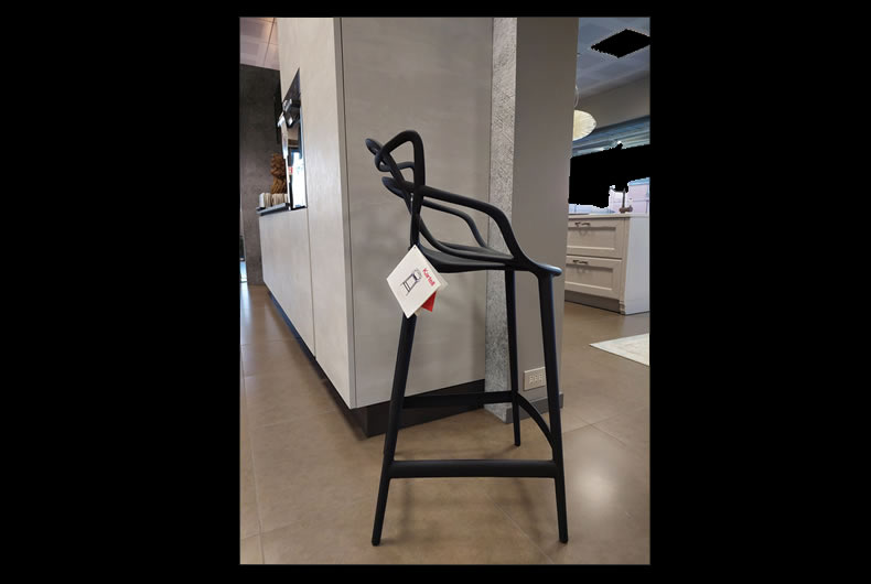sedia masters stool visione laterale, marca Kartell disponibile da Bassi design